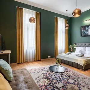 The Pearl Of The Heart Of , Budapeşte Macaristan